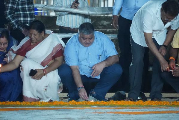 सेवा संकल्प अभियान के तहत रणजीता स्टेडियम में सजी डिजिटल भारत की अनूठी रंगोली, पर्यटन मंत्री राजेश अग्रवाल ने किया अवलोकन, दीप प्रज्वलित कर डिजिटल जागरूकता और तकनीकी सशक्तिकरण का दिया संदेश