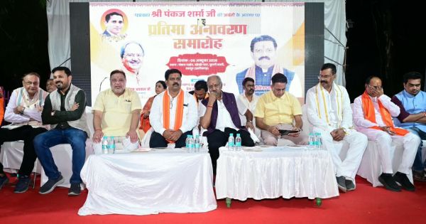 रायपुर की पत्रकारिता के गौरव स्व. पंकज शर्मा की प्रतिमा का अनावरण, उप मुख्यमंत्री विजय शर्मा बोले&mdash;पूरी पत्रकार पीढ़ी के लिए प्रेरणास्रोत हैं पंकज शर्मा