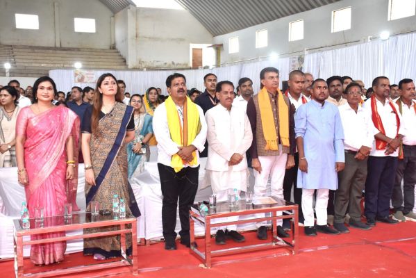 सेवा संकल्प से गूंजा कबीरधाम, हजारों नागरिकों के साथ उप मुख्यमंत्री विजय शर्मा ने निकाली भव्य &lsquo;सेवा ज्योति यात्रा&rsquo;, विकसित भारत-2047 का लिया संकल्प