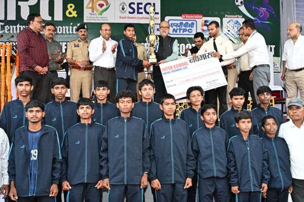 फुटबॉल सिखाता है टीमवर्क, अनुशासन और आखिरी मिनट तक संघर्ष का जज्बा : राज्यपाल रमेन डेका