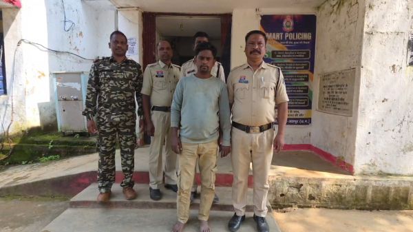 ऑपरेशन शंखनाद में जशपुर पुलिस का तस्करों पर बड़ा प्रहार, कंटेनर में अमानवीय तरीके से ठूंसकर ले जाए जा रहे 65 गौवंश मुक्त, झारखंड का आरोपी गिरफ्तार, रेकी में इस्तेमाल कार भी जब्त