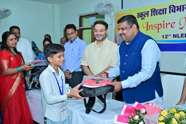 बच्चों की वैज्ञानिक सोच और नवाचार को मिलेगा राष्ट्रीय मंच, इंस्पायर मानक योजना में चयनित छत्तीसगढ़ के 40 विद्यार्थियों का सम्मान, शिक्षा मंत्री गजेन्द्र यादव ने नए आविष्कारों के लिए किया प्रेरित