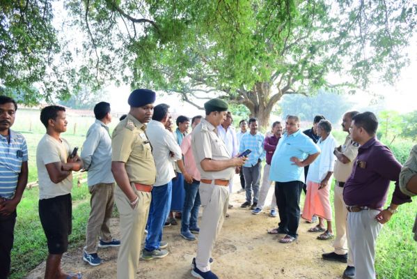 हाथी प्रभावित गांवों के दौरे पर पर्यटन मंत्री राजेश अग्रवाल, ग्रामीणों का दर्द सुन अधिकारियों को दिए त्वरित राहत और मुआवजे के निर्देश