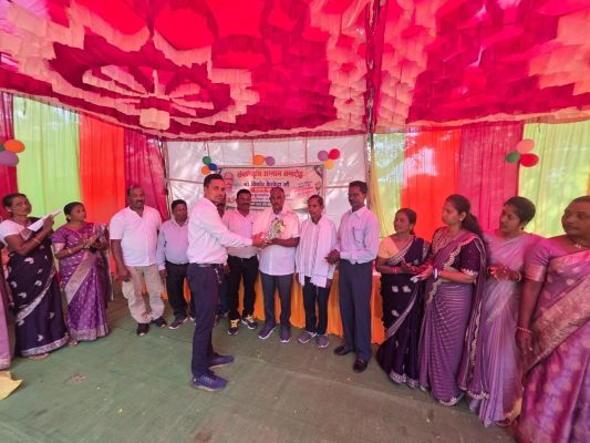 तम्बाकछार स्कूल में सेवानिवृत्त प्रधान पाठक किशोर केरकेट्टा का सम्मान, वर्षों तक शिक्षा की अलख जगाने वाले शिक्षक को दी गई भावभीनी विदाई