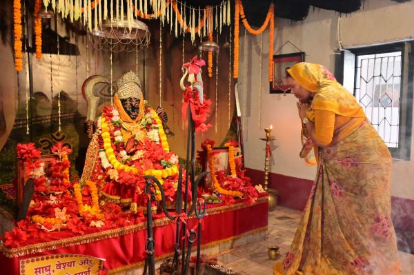 नवरात्रि में सोगड़ा पहुंचीं विधायक गोमती साय, जगत जननी मां के दरबार में की पूजा-अर्चना, अवधूत भगवान राम जी के दर्शन कर लिया आशीर्वाद