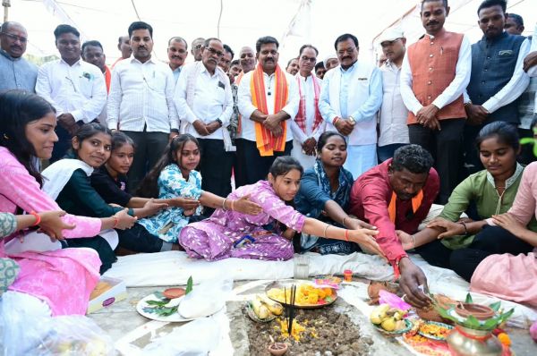 बोड़ला में विकास कार्यों को मिली नई गति, उप मुख्यमंत्री विजय शर्मा ने 60 लाख रुपए के निर्माण कार्यों का किया भूमिपूजन, 40 लाख के नए कार्यों की घोषणा
