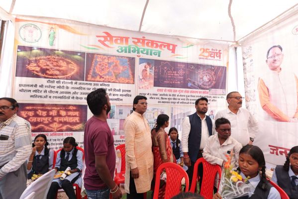 जशपुर के रणजीता स्टेडियम के पास जनसंपर्क विभाग का आकर्षक स्टॉल बना आकर्षण का केंद्र, महिला सशक्तीकरण, ग्रामीण विकास और गरीब कल्याण की योजनाओं की दी गई जानकारी