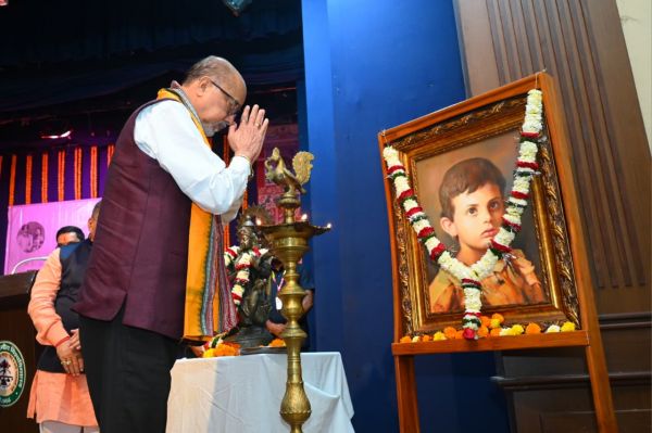छत्तीसगढ़ की समृद्ध लोककलाओं को डिजिटल माध्यमों से दुनिया तक पहुंचाएं, मोबाइल और इंटरनेट के जरिए प्रदेश की सांस्कृतिक विरासत को मिले वैश्विक पहचान : राज्यपाल रमेन डेका