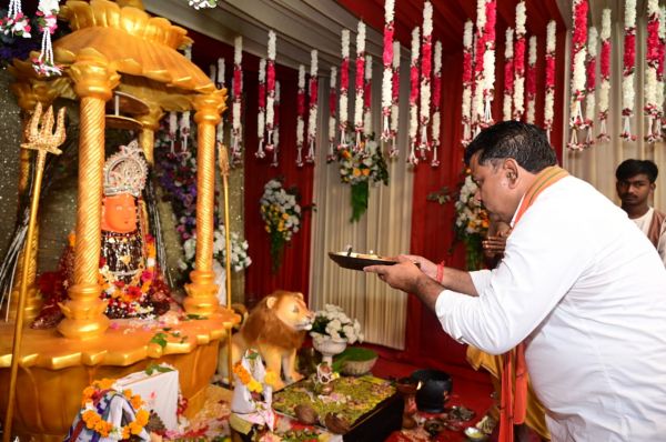 उप मुख्यमंत्री विजय शर्मा ने कवर्धा के प्रसिद्ध देवी मंदिरों में की पूजा-अर्चना, मां महामाया और मां विंध्यवासिनी से प्रदेशवासियों के कल्याण की कामना की