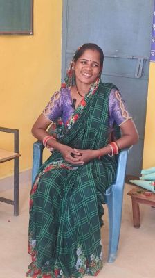मुख्यमंत्री विष्णु देव साय की महतारी वंदन योजना बनी माताओं का सहारा, 32वीं किस्त की राशि से मानकुंवर बच्चों के लिए खरीद रहीं कॉपी-पेन