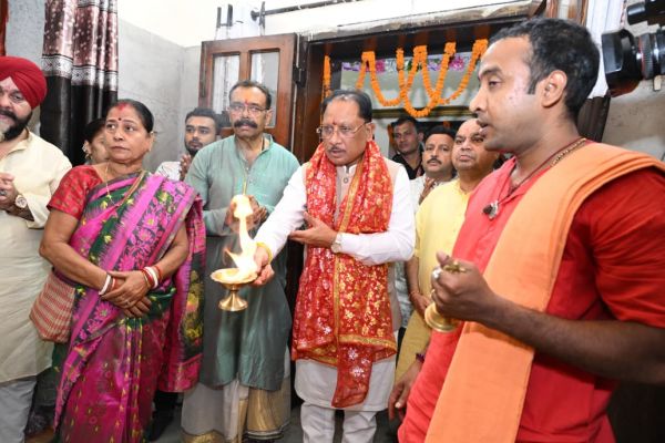 मां काली और मां दुर्गा के दरबार में मुख्यमंत्री विष्णु देव साय ने टेका माथा, प्रदेश की सुख-समृद्धि, खुशहाली और निरंतर विकास के लिए मांगा आशीर्वाद