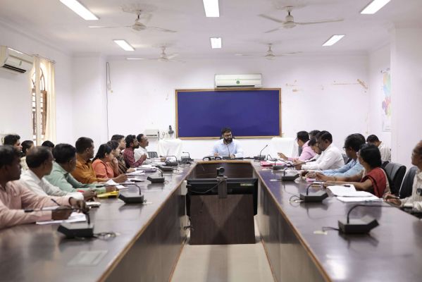 किसानों की आय बढ़ाने फसल विविधीकरण पर फोकस, जशपुर में रबी फसल का रकबा बढ़ाने और पड़ती जमीन पर खेती कराने कलेक्टर रोहित व्यास ने दिए निर्देश