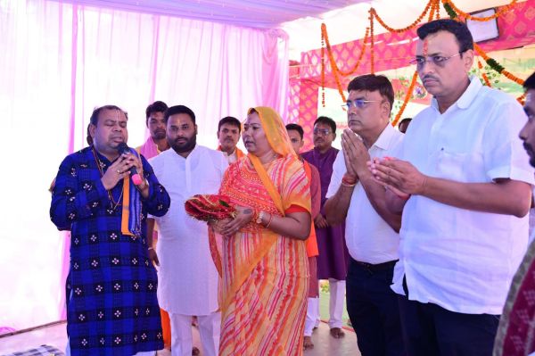श्रद्धा और भक्ति के माहौल में माता रानी के दरबार पहुंचीं गोमती साय, दुर्गा पंडालों में पूजा कर मांगा क्षेत्र की खुशहाली का आशीर्वाद