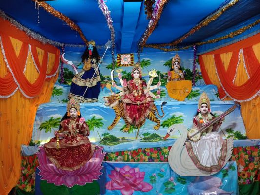 कुनकुरी में नवरात्रि पर सजा चैतन्य देवियों का भव्य दरबार, मां दुर्गा से मां लक्ष्मी तक के दिव्य स्वरूपों के जरिए दिया आत्मज्ञान, संस्कार और नारी सम्मान का संदेश