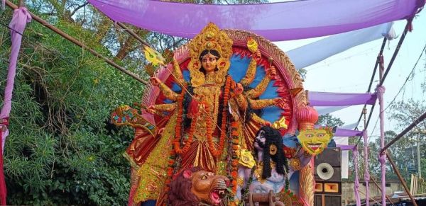 नारायणपुर में माता रानी की भव्य विसर्जन शोभायात्रा में उमड़ा श्रद्धा का सैलाब, ढोल-नगाड़ों और डीजे की धुन पर नाचते-गाते निकले महिला-पुरुष, श्रीराम के हाथों रावण दहन और भव्य आतिशबाजी ने बांधा समां