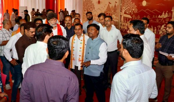 राष्ट्रपति द्रौपदी मुर्मु के स्वागत के लिए जगदलपुर तैयार, 23 अक्टूबर को मुरिया दरबार में होंगी शामिल, वन मंत्री केदार कश्यप ने लिया तैयारियों का जायजा