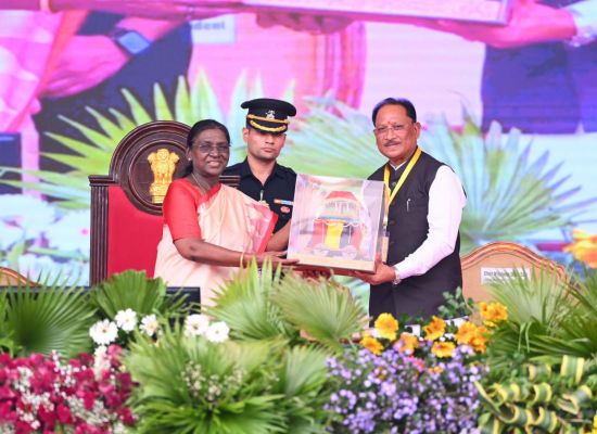 . राष्ट्रपति द्रौपदी मुर्मु ने बस्तर दशहरा की अनूठी परंपराओं, जनजातीय संस्कृति और मुरिया दरबार की लोकतांत्रिक व्यवस्था को बताया भारत की सांस्कृतिक विरासत का गौरव,