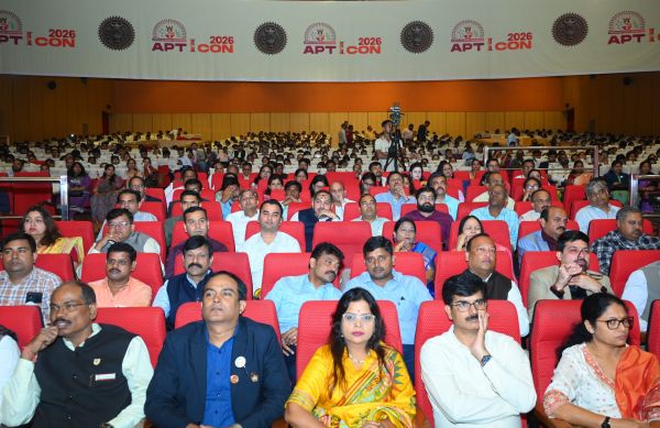 दवाएं हों सस्ती, ग्रामीणों तक पहुंचे बेहतर इलाज और नकली दवाओं पर लगे सख्त रोक, राज्यपाल रमेन डेका ने फार्मेसी शिक्षकों से किया जनस्वास्थ्य को सर्वोच्च प्राथमिकता देने का आह्वान
