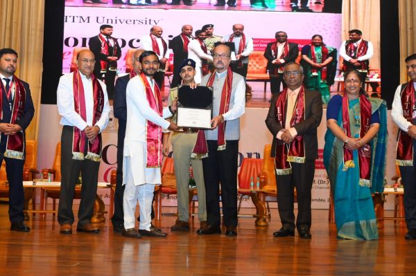 नौकरी पाने तक सीमित न रहें युवा, अपने ज्ञान और रचनात्मकता से रोजगार सृजन की दिशा में बढ़ाएं कदम : राज्यपाल रमेन डेका