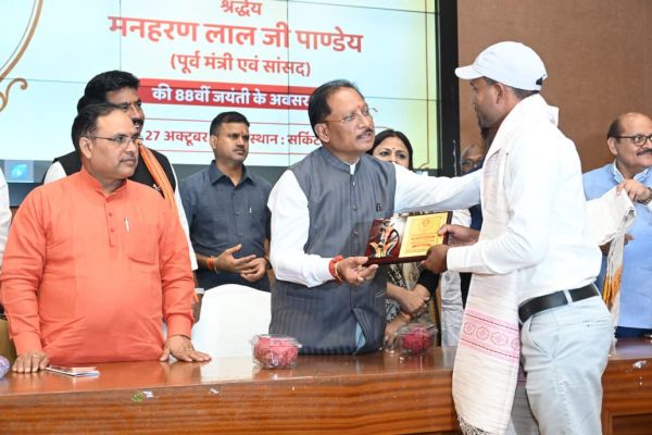 किसानों के परिश्रम से समृद्ध होगा छत्तीसगढ़, धान खरीदी से लेकर सिंचाई सुविधाओं के विस्तार तक किसानों के हित में लगातार काम कर रही सरकार : मुख्यमंत्री विष्णुदेव साय