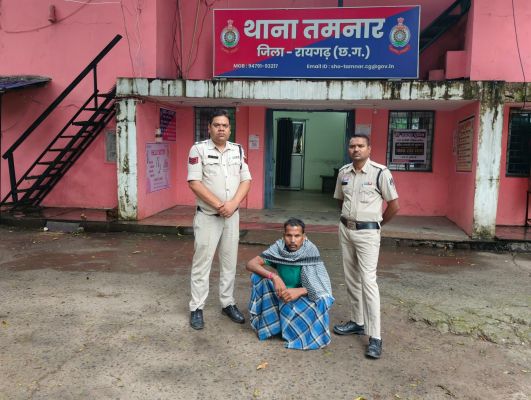 मुर्गा जल्दी देने की बात पर भड़का दुकानदार, युवक से की गाली-गलौज फिर मुर्गा काटने वाले लोहे के कत्ते से पैर पर किया वार,  पुलिस ने आरोपी को गिरफ्तार कर भेजा जेल