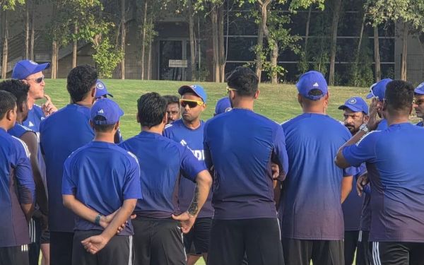 Asia Cup T20 : एशिया कप टी20 के लिए दुबई पहुंची भारतीय टीम..हार्दिक पांड्या का नया लुक वायरल